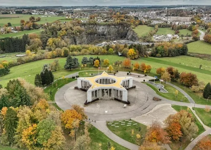 L'annexe * Μπαστόν